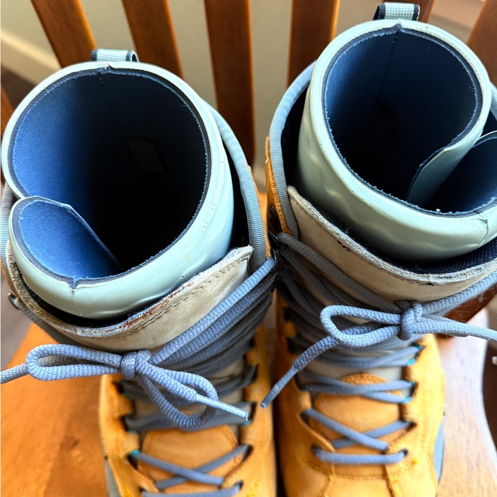 Burton Snowboarding Boots - Tan and Gray - Picture 4 of 8